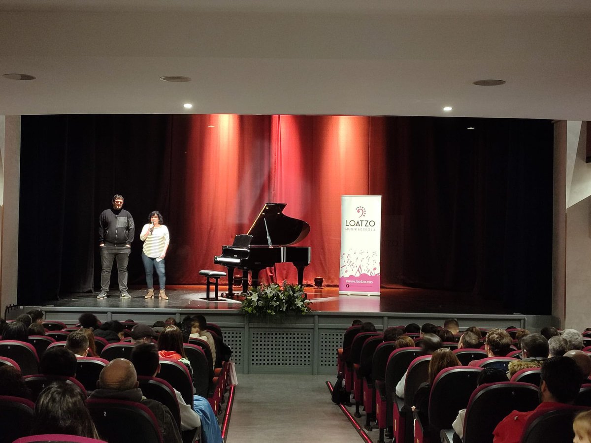 LoatzoME's tweet photo. Hasi da piano jaialdia Villabonan https://t.co/elM5WusKKS