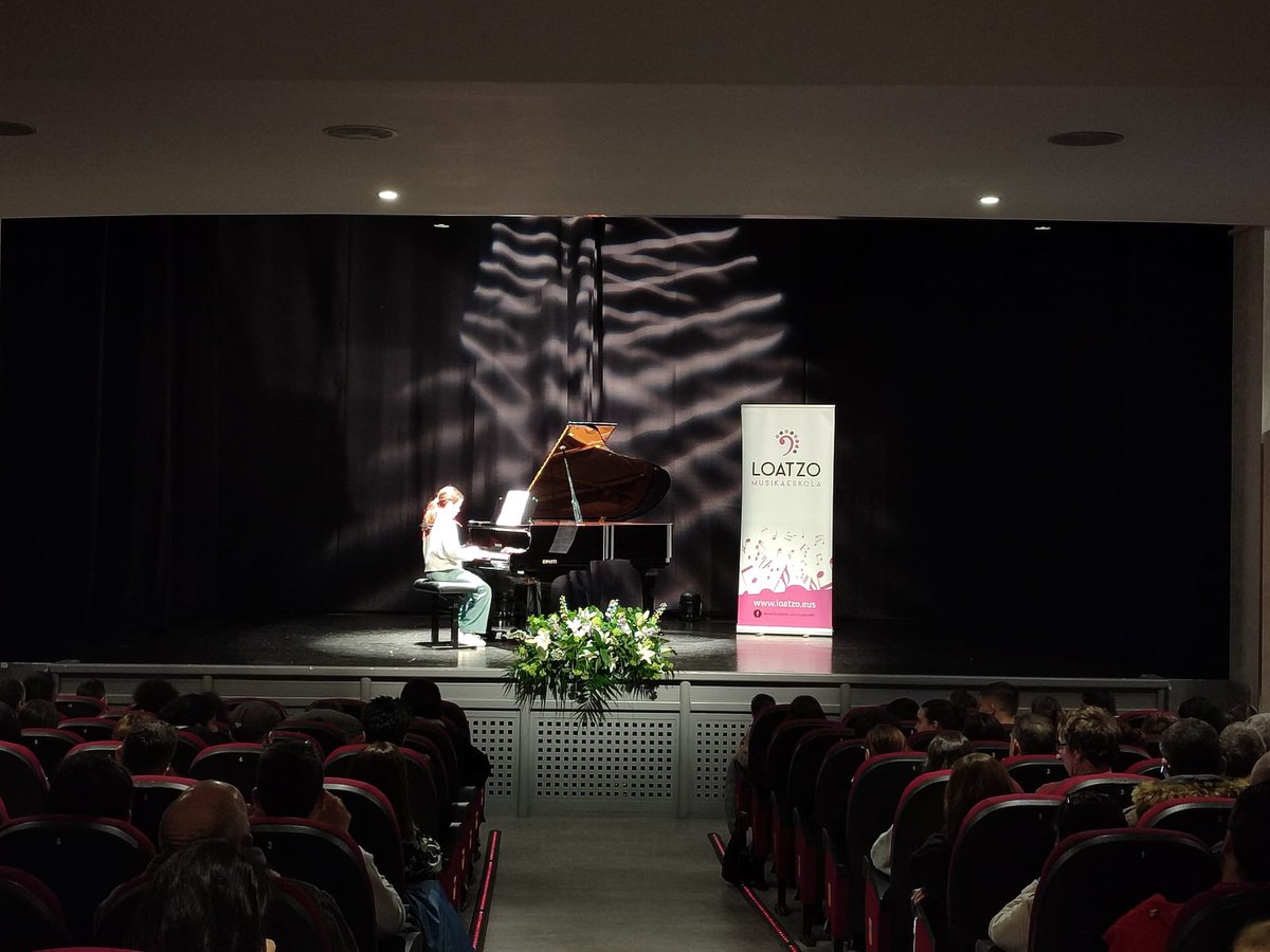 LoatzoME's tweet photo. Hasi da piano jaialdia Villabonan https://t.co/elM5WusKKS