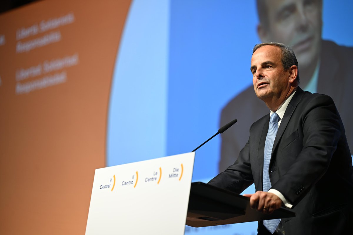 "Wir stehen vor wichtigen Entscheidungen. Diese erfordern Weitsicht, Entschlossenheit und den Mut, die Zukunft aktiv zu gestalten. Gehen wir es gemeinsam an, gehen wir miteinander in die Zukunft: mit Geschlossenheit und mit Verantwortung." <a href="/gerhardpfister/">Gerhard Pfister 🤍💙💛</a>