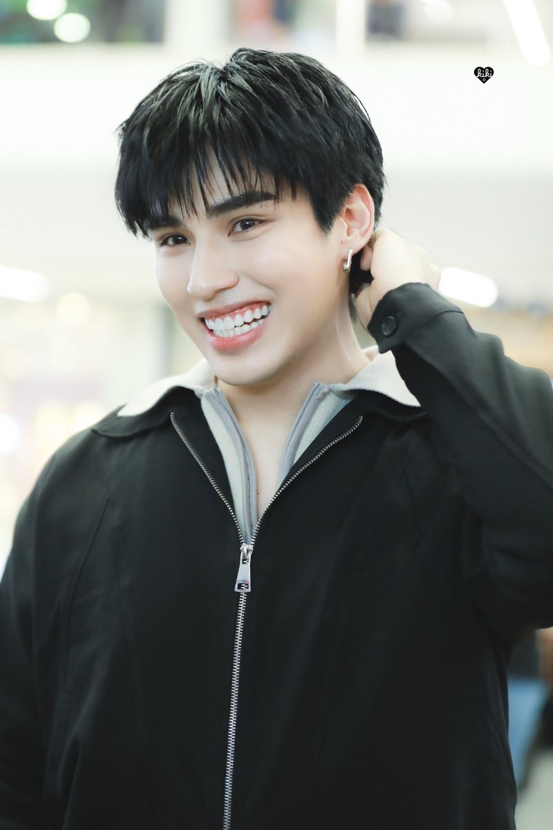 CALLMEBYKIKI's tweet photo. ไม่ต้องเขิน ภูมิเนี่ยแหละหล่อที่สุดแล้ว

POOM X URANUS LAMPANG
#UranusClinicxPOOMPPS
#poompps https://t.co/0B3Oq4xZNn