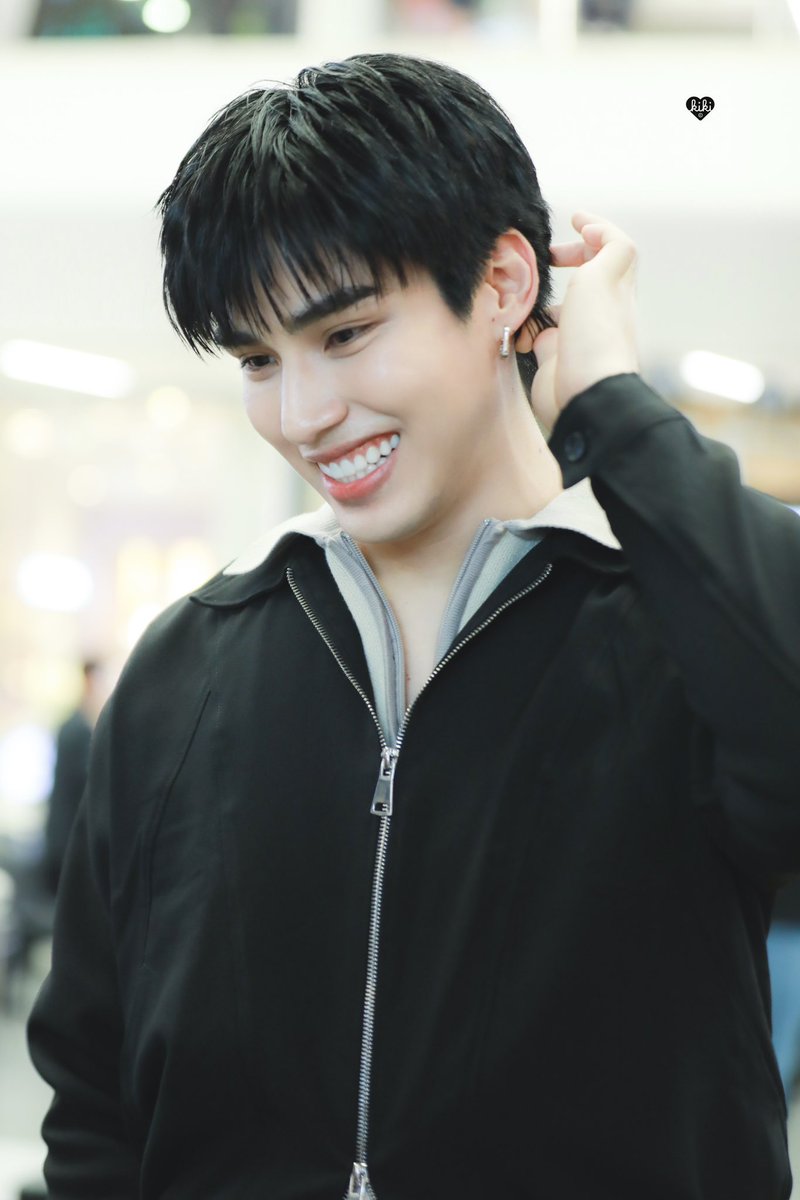 CALLMEBYKIKI's tweet photo. ไม่ต้องเขิน ภูมิเนี่ยแหละหล่อที่สุดแล้ว

POOM X URANUS LAMPANG
#UranusClinicxPOOMPPS
#poompps https://t.co/0B3Oq4xZNn