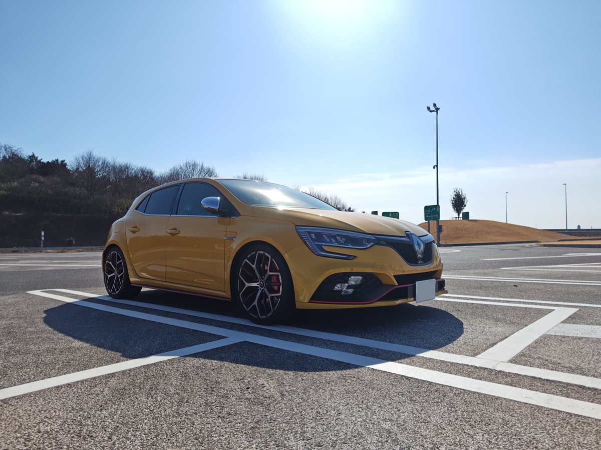 photo_ac_231022's tweet photo. かなり久しぶりに高速乗ったので
PAでパシャリ📸

#renault #meganerstrophy #ルノー 
#メガーヌRSトロフィー https://t.co/iH9Aipoc6k