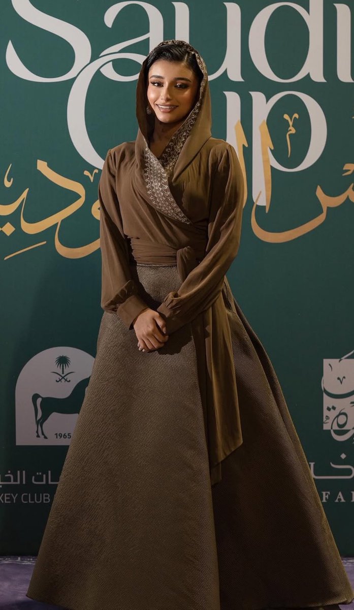 asmaAobaid5's tweet photo. سعدنا بالاحتفاء بإرثنا و تراثنا في يوم التأسيس بعمل تصاميم خاصه لحضور كأس السعوديه ا��لى الكؤس 🏆#كأس_السعودية #يوم_التأسيس #يوم_بدينا_1727 https://t.co/QweCJqO9B5