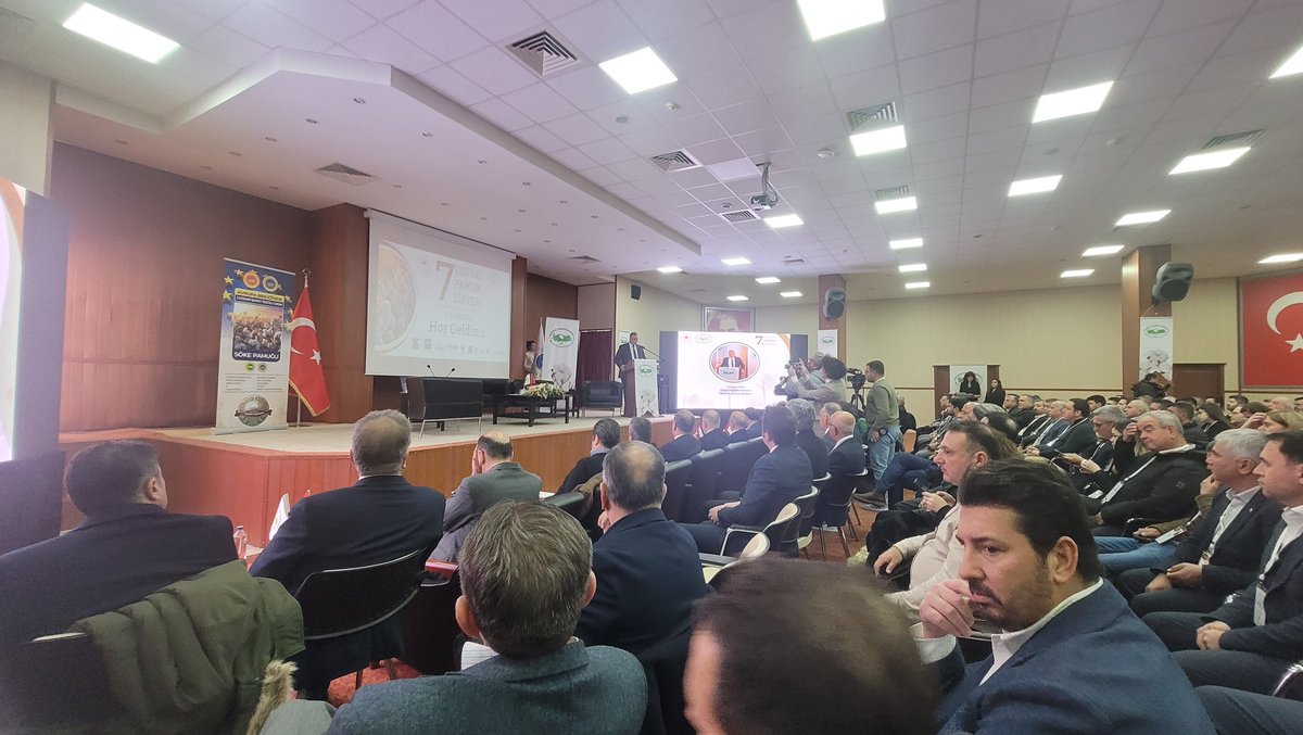 7. Pamuk Zirvesi için Aydın'dayız. Üretici yoğun ilgi gösteriyor ama pamukçu çok dertli. Herkes aynı şeyi söylüyor! "Maliyet yüksek, fiyat düşük, destek yetersiz."
<a href="/TCTarim/">T.C. Tarım ve Orman Bakanlığı</a> <a href="/Bugemtr/">Bitkisel Üretim Genel Müdürlüğü</a> <a href="/UlusalPamuk/">Ulusal Pamuk Konseyi</a>