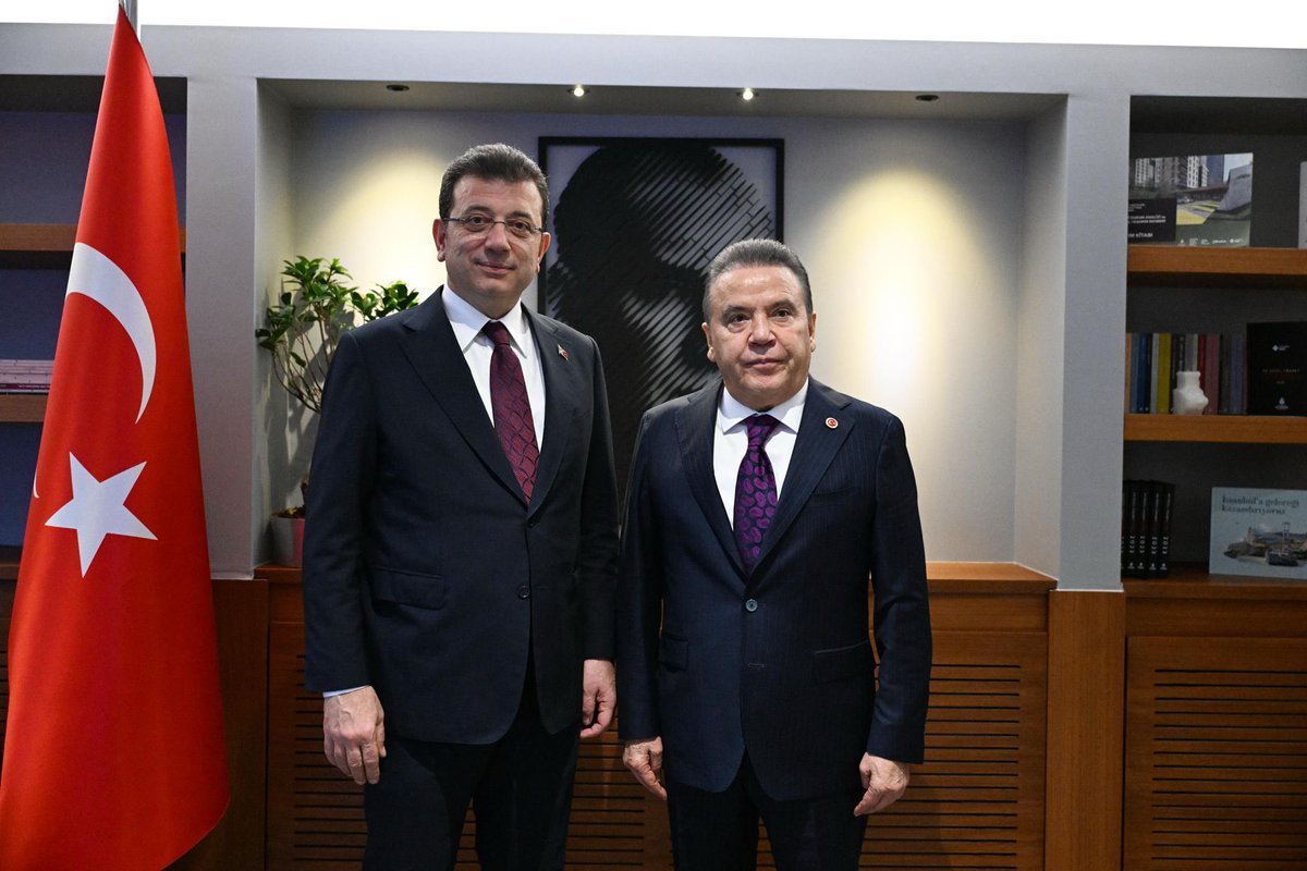 BocekMuhittin's tweet image. Sayın Ekrem İmamoğlu (@ekrem_imamoglu) başkanımızın da dediği gibi, yol uzun, yol zorlu ama her zaman olduğu gibi, bu yolu da tüm vatandaşlarımızın geleceği için büyük özen ve gayretle yürüyeceğinden hiç şüphem yok.

Bize düşen Ekrem Başkanımıza bu yolda sonuna kadar destek…