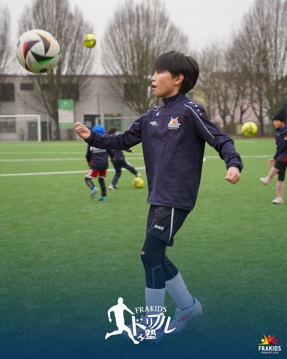 frakids2018's tweet photo. ／
FRAKIDSドリブル塾⚽️
＼
⁡
毎週木・金曜、フランクフルト日本人国際学校近郊のHausen地区でドリブル塾を開催中✨
⁡
ボールタッチ、リフティング、ドリブルを中心に個人の技術向上を目指します🔥
⁡
随時、無料体験受付中📣
⁡
まずはお気軽に無料体験にご参加ください🗣️
⁡
#FRAKIDS #フラキッズ https://t.co/ZvvtD4uKt7