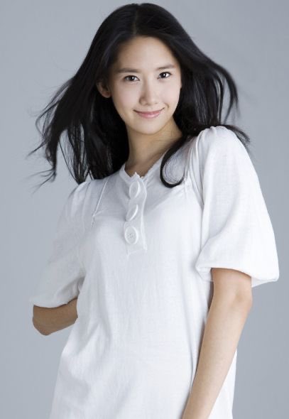 yeppeoyoona's tweet photo. How can YoonA still look the same even after 16 years 🫨
2007                                             2025 https://t.co/LqdUAEPk7k