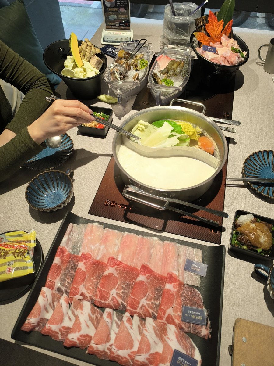 下午三點.......
嗝~
😋
#小白菜自我養成計畫