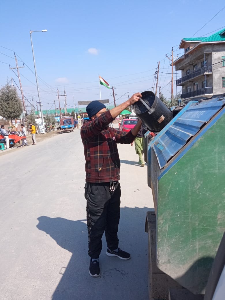EBudgam's tweet image. MC Budgam has taken commendable initiatives to protect the environment.
#Swachhsurvekshan2024 #CleanIndiaGreenIndia #IndiaVsGarbage  @OfficeOfLGJandK #Swachhjk
@JKHUDD1 @MoHUA_India @md_sbm
@SwachhBharatGov @Secretary_MoHUA
@DivComKash @DC_Budgam
@DULBKASHMIR
