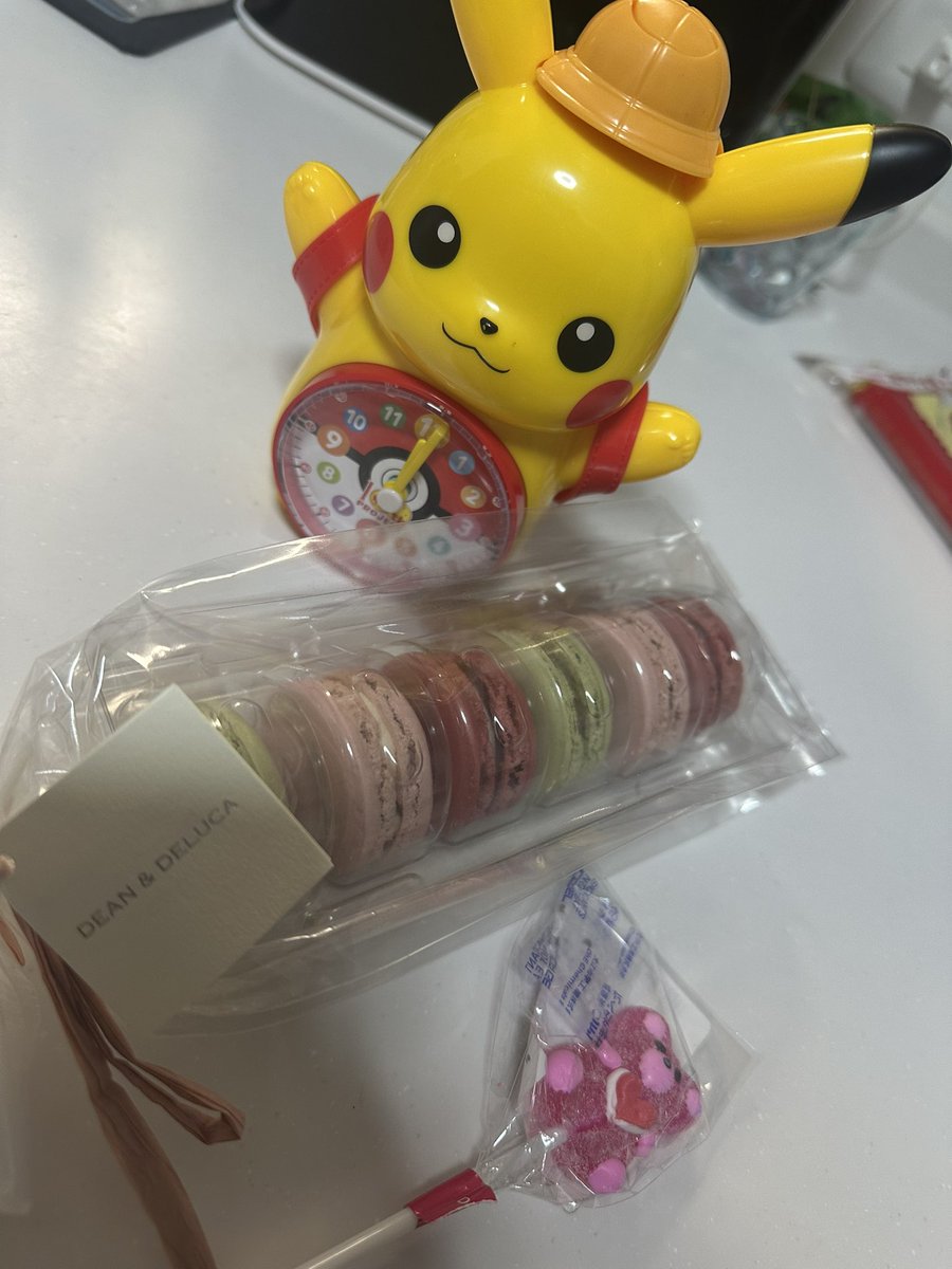 n1225mami's tweet photo. かわいい❤️❤️いつもありがとうございます！とにかく息子が喜んでいて、明日の朝これで起きてくれるであろう🤗そして、母も嬉しいマカロン🩷 https://t.co/OAwuwcNXAQ