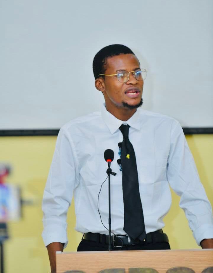 Steve Wembi (@wembi_steve) on Twitter photo #RDC: <a href="/OnokombaO157/">Nathanael Onokomba</a> écrit 👇👇
Le Droit international est un Droit assis sur le réalisme fondé sur les intérêts des puissants. Il est donc le Droit des plus forts, un Droit où l’hypocrisie et la ruse règne en maître au dessus du bon sens.
Il est une illusion démesurée de célébrer #RDC: <a href="/OnokombaO157/">Nathanael Onokomba</a> écrit 👇👇
Le Droit international est un Droit assis sur le réalisme fondé sur les intérêts des puissants. Il est donc le Droit des plus forts, un Droit où l’hypocrisie et la ruse règne en maître au dessus du bon sens.
Il est une illusion démesurée de célébrer