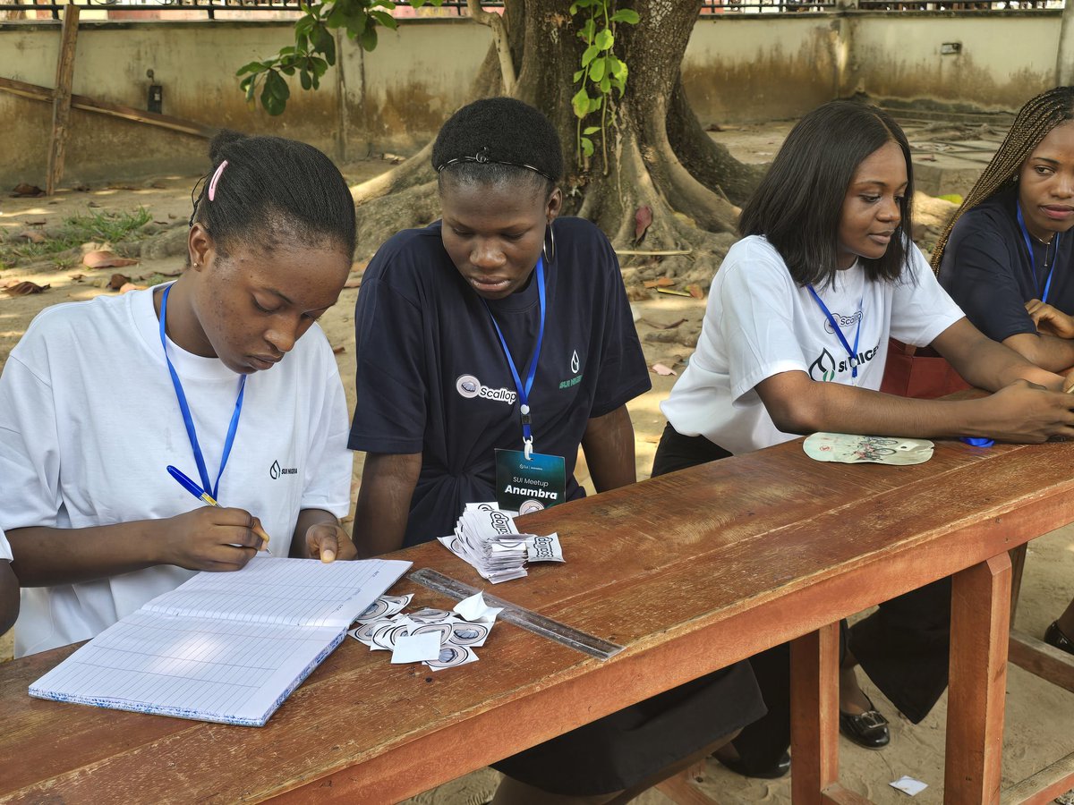 Silverhard_'s tweet photo. Sui Anambra Event has commenced!

Yo @SuiNetworkNG @SuiNetwork @Scallop_io 

Take a sneak peek at these wonderful people and merch

Peep the @Scallop_io stickers

#suianambraevent1 #suifamofficial #axolinnigeria #vramai https://t.co/Mlw1055WGv