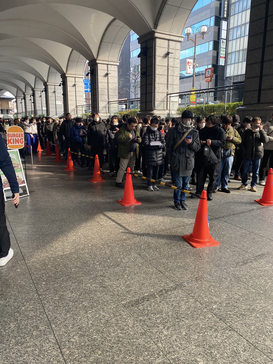 neos_number's tweet photo. 免許合宿で京都へ。観光客が朝から死ぬほど多いと思ったら、今日土曜だった。座学の担当教師の話では、京都府は交通マナーが31年連続で全国でワースト1位で、卒業試験が一番難しいエリアらしい。赤信号を車も自転車も無視しまくるのが当たり前って、本当かいな。来る都道府県を間違えたのかもしれない https://t.co/KrjfQWGrMT