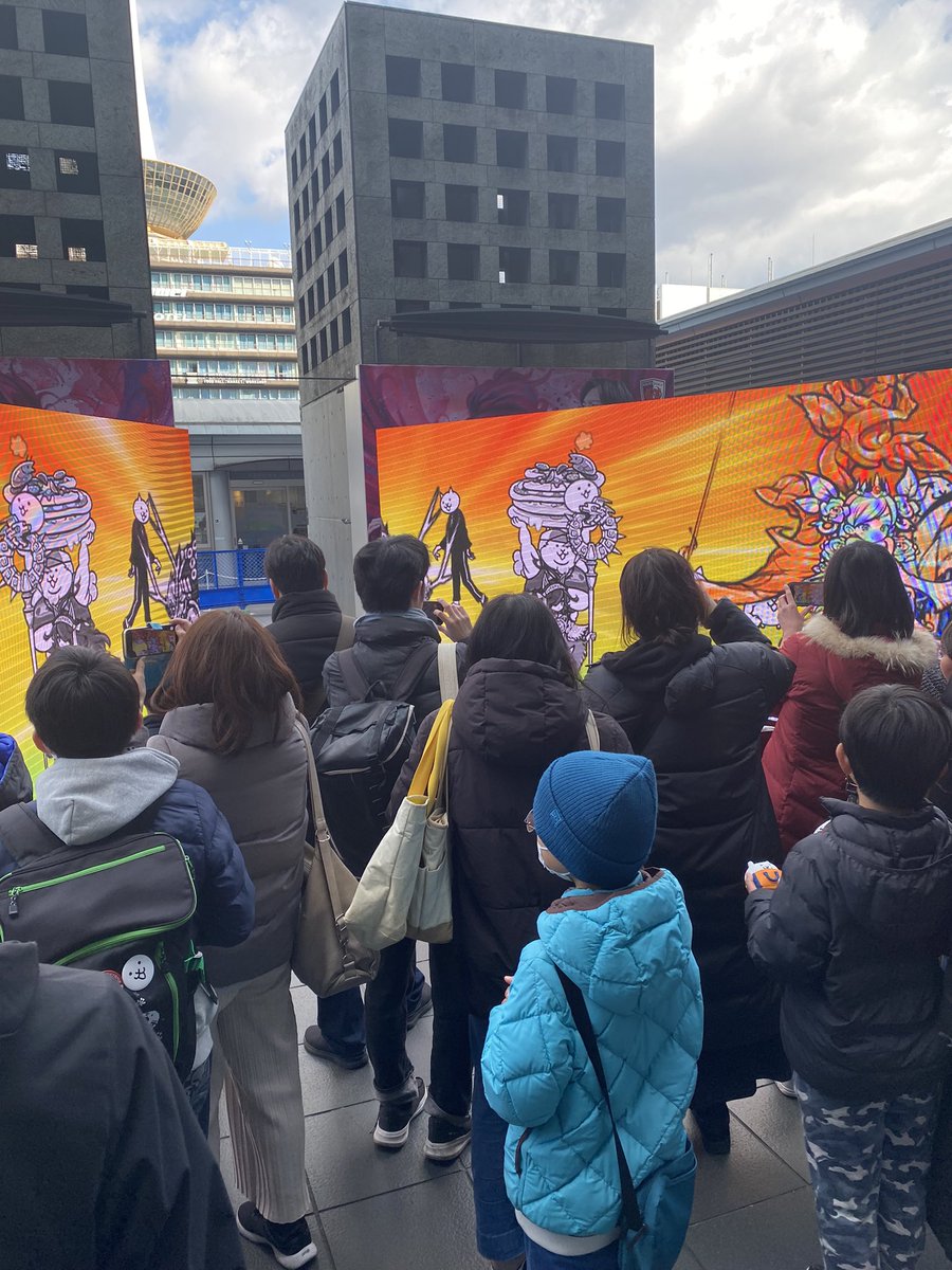 neos_number's tweet photo. 免許合宿で京都へ。観光客が朝から死ぬほど多いと思ったら、今日土曜だった。座学の担当教師の話では、京都府は交通マナーが31年連続で全国でワースト1位で、卒業試験が一番難しいエリアらしい。赤信号を車も自転車も無視しまくるのが当たり前って、本当かいな。来る都道府県を間違えたのかもしれない https://t.co/KrjfQWGrMT