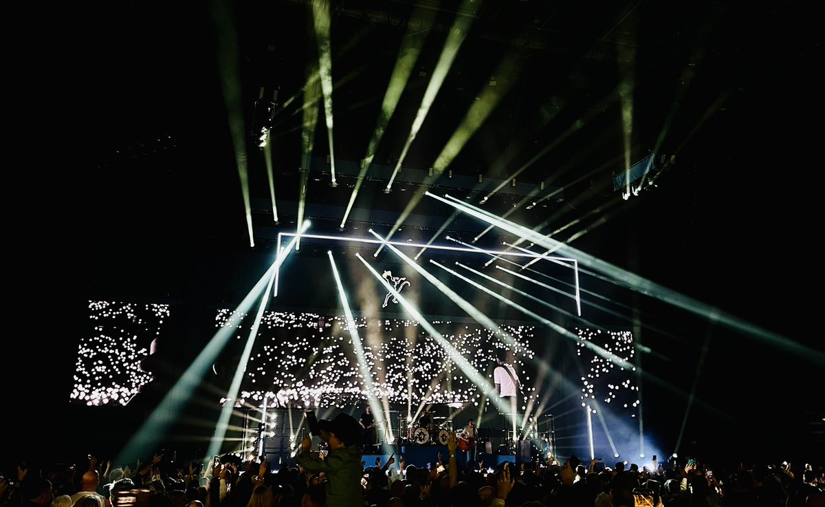 ja55643307's tweet photo. @JamesBlunt Happy Birthday you legend! Loved the Mcr gig last Sat. https://t.co/IMnJv7YY0M