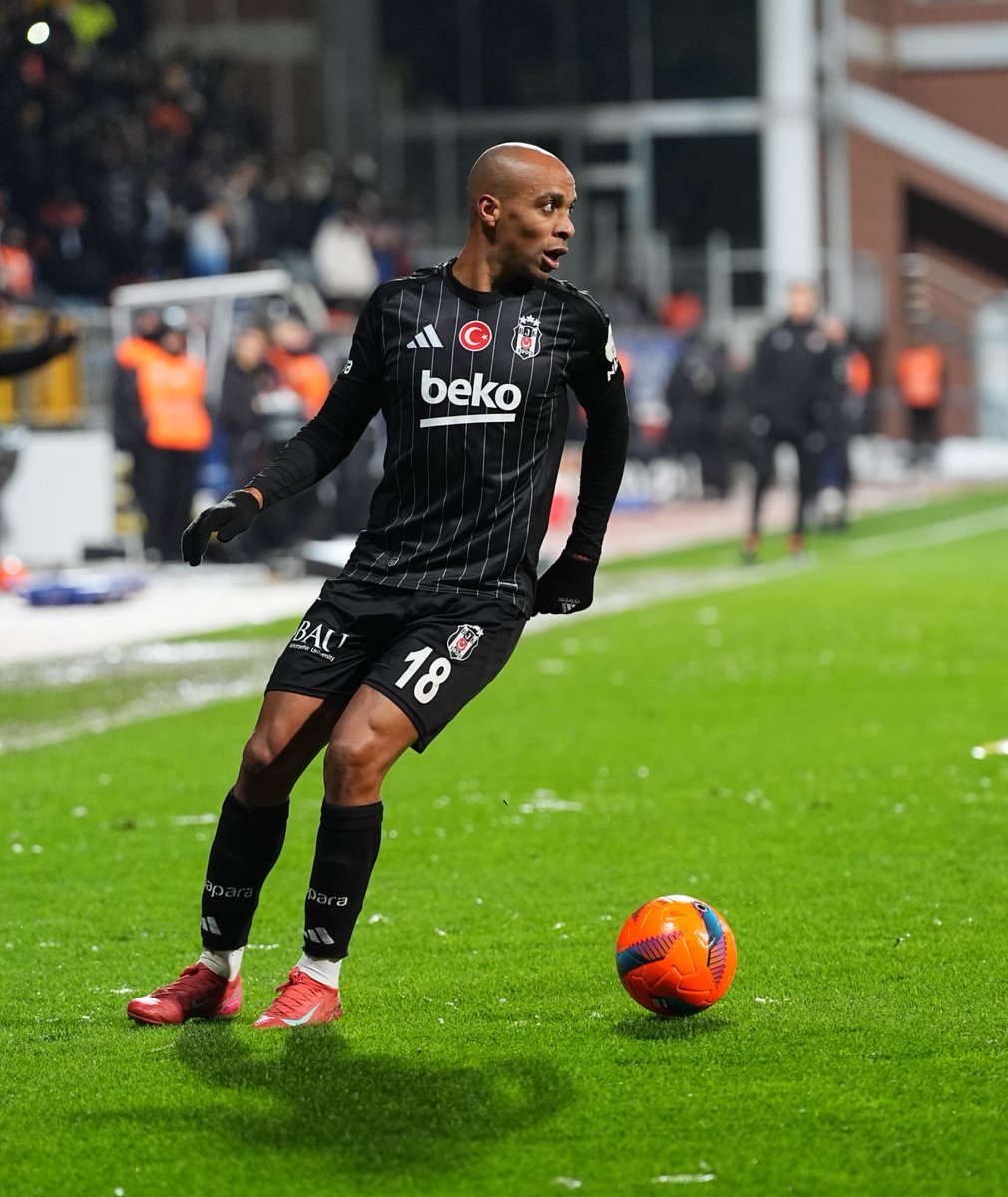 Besiktas's tweet photo. Süper Joao. 💪 https://t.co/zTAIHNzxQM