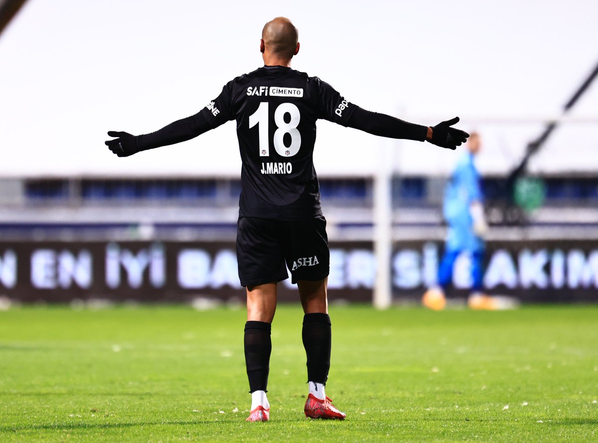 Besiktas's tweet photo. Süper Joao. 💪 https://t.co/zTAIHNzxQM
