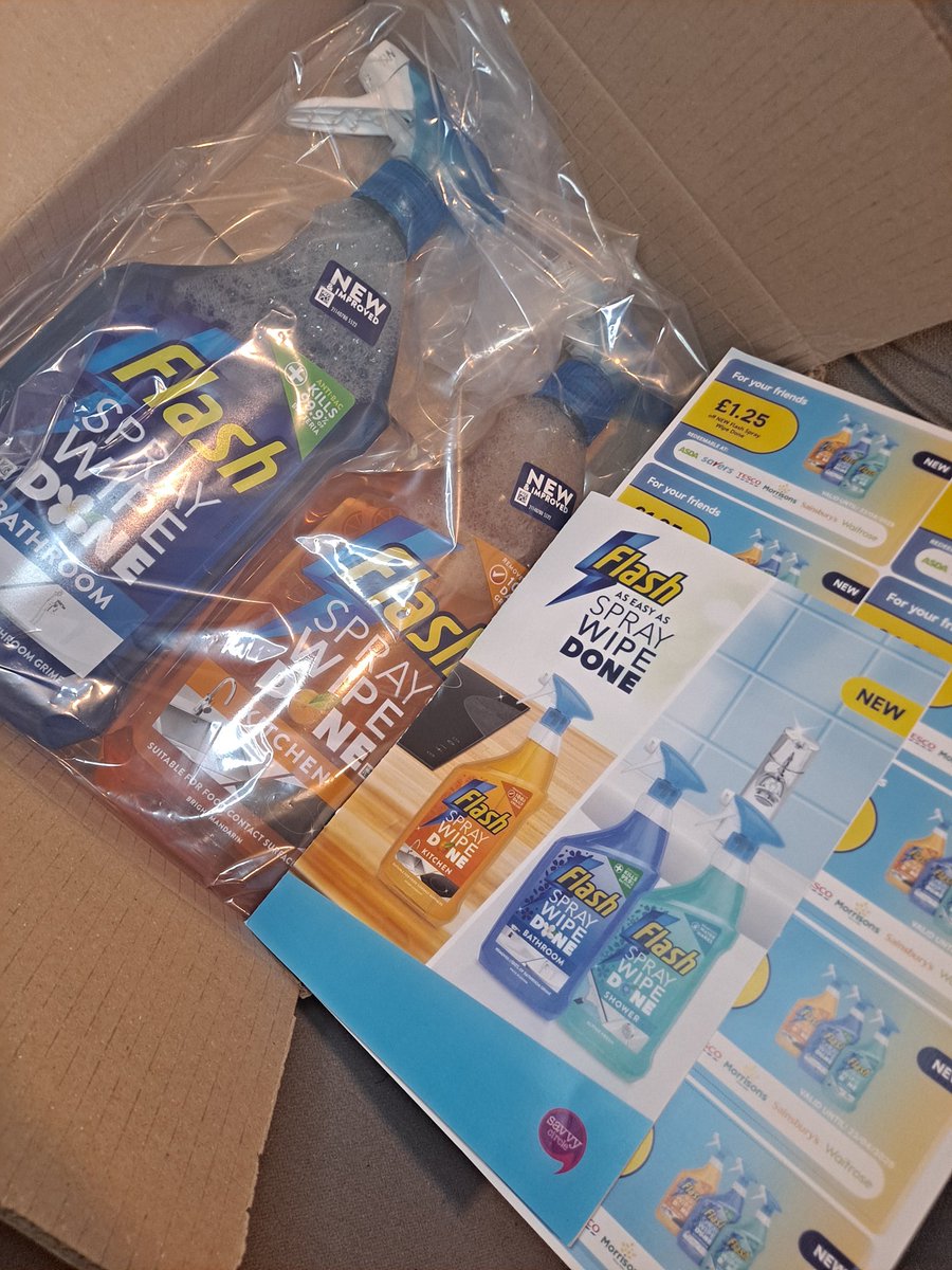 CHASEJLONDON's tweet photo. #Unboxing #Flash Spray Wipe Done Box

🛁 1x Spray Wipe Done Bathroom
🍳 1 x Spray Wipe Done Kitchen
🎫 10x money-off coupons

I am looking forward to putting Flash Spray Wipe done sprays to the test.

#ad #SprayWipeDone #FlashtoClean #savvycircle @SuperSavvyMeOfficial @joyofclean https://t.co/gZkhdZK5dh