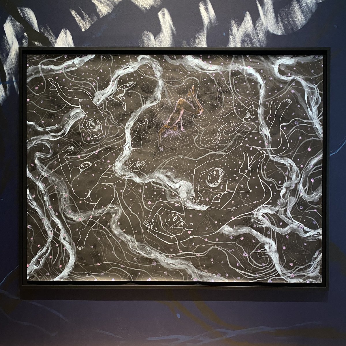 imm_makoto_d's tweet photo. Kambui Olujimi: North Star
-- San Jose Museum of Art

宇宙の中、強い力のある無重力の世界。
ふやふわと軽いのではなくずっ��りと重い。
風神雷神の感じ。 https://t.co/v1PASbXsRu