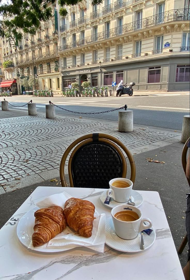 Good Morning  ☕🥖🗼

#Paris #morningparis #France
