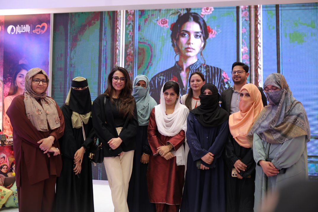 Ufone's tweet photo. Empowering futures at the Pink Collar Event! 🩷

Proudly sponsored by PTCL Group, Pakistan’s 1st Women Career Summit brought trailblazing leaders &amp; career opportunities together. Our Ba-Ikhtiar Women shined, proving empowerment drives progress! ✨

#WomenCareerSummit #PTCLGroup https://t.co/Xi8WeeExyZ