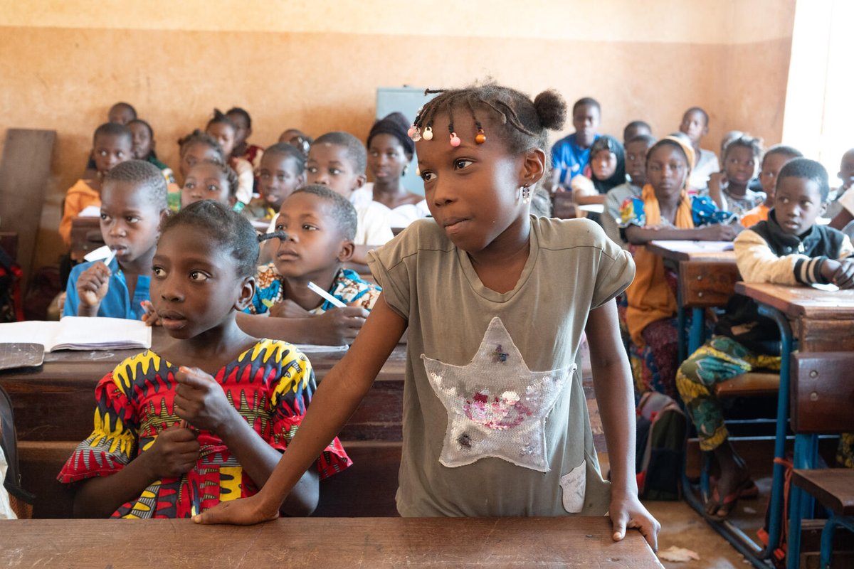 unicefmali's tweet photo. Girls and boys enjoy learning and attending school even more when they receive the support they need. In Bamako, the school management committee ensures a quality  learning environment through the "school for All" project, supported by JICA, CADDE and UNICEF. A delegation from the Japanese Embassy in Mali recently witnessed the impact of this initiative.
#Education 
#Support 
#Bamako 
#Japan

@MofaJapan_en
@jica_direct_en
@JapanGov