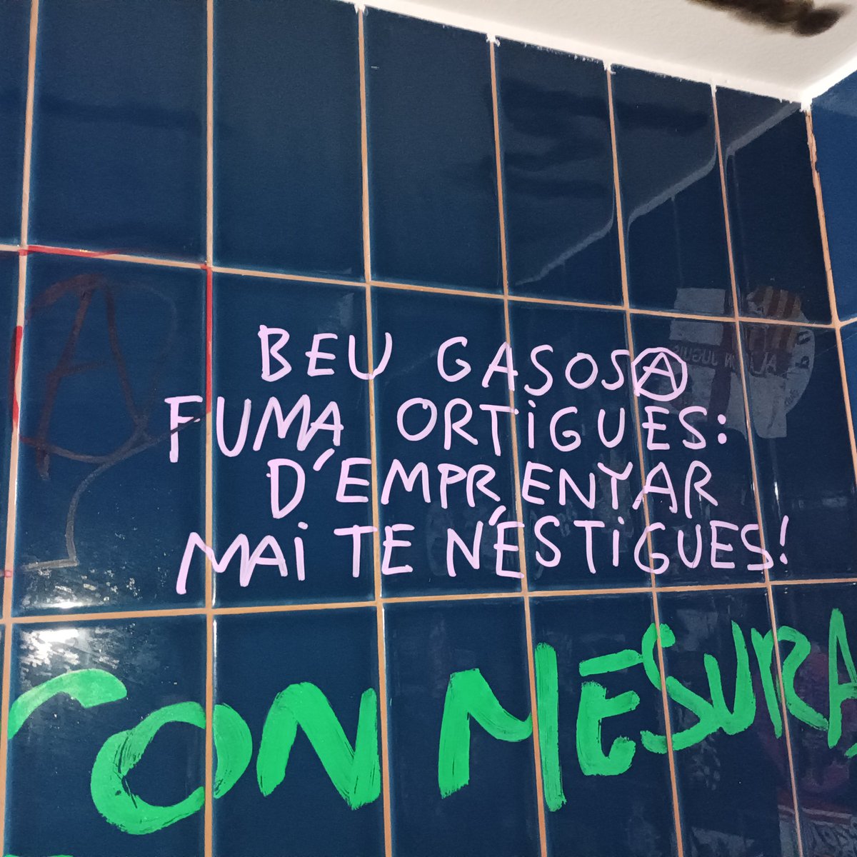 XaviPiera's tweet image. Poesia de Latrina