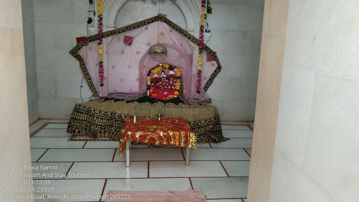 Saidnagar12's tweet photo. उत्तर प्रदेश जिला जालौन में उरई से मात्र 35 किलोमीटर दूर स्थित पौराणिक महत्व के गाँव सैदनगर की कहानी स्थानीय मान्यताओं के अनुसार त्रेतायुग में रावण द्वारा सीताहरण की लीला से जुड़ी बताई जाती है। #RuraI #RuralHeritage #Heritage #UttarPradeshCountryside #Village https://t.co/lULAPwDWas