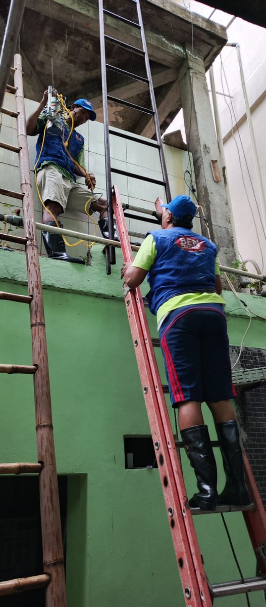 enno_w's tweet photo. Nemenin paksu  &amp; tim 8en cleaner bersih2 toren utk kesekian kalinya https://t.co/6MgPIm0bec