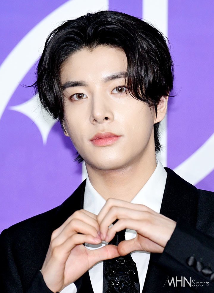 enhypenupdates's tweet photo. [PHOTO] 250222

JAKE at the 1st D AWARDS Red Carpet | K-media Photo (1)

ENHYPEN REIGNS AT D’AWARDS
#ENHYPENonD_Awards2025 #D_Awards #ENHYPEN @ENHYPEN_members @ENHYPEN https://t.co/WlaRWW2PbL