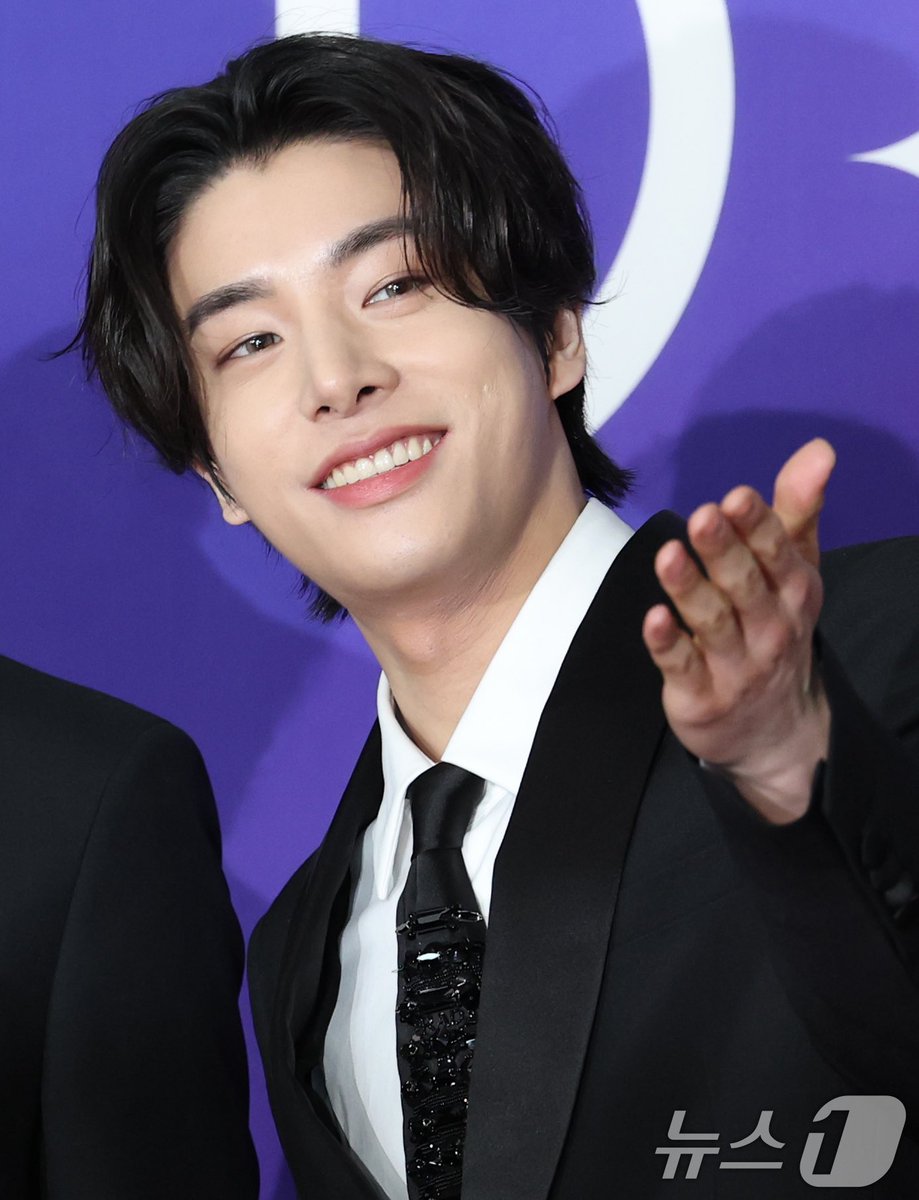 enhypenupdates's tweet photo. [PHOTO] 250222

JAKE at the 1st D AWARDS Red Carpet | K-media Photo (1)

ENHYPEN REIGNS AT D’AWARDS
#ENHYPENonD_Awards2025 #D_Awards #ENHYPEN @ENHYPEN_members @ENHYPEN https://t.co/WlaRWW2PbL