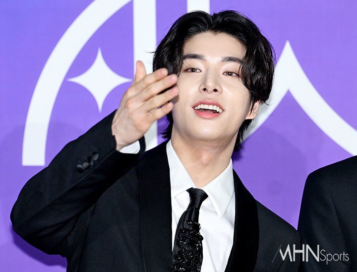 enhypenupdates's tweet photo. [PHOTO] 250222

JAKE at the 1st D AWARDS Red Carpet | K-media Photo (1)

ENHYPEN REIGNS AT D’AWARDS
#ENHYPENonD_Awards2025 #D_Awards #ENHYPEN @ENHYPEN_members @ENHYPEN https://t.co/WlaRWW2PbL