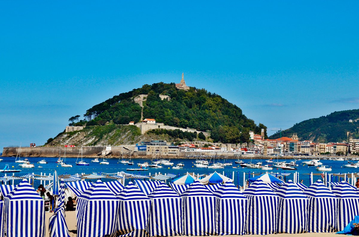 VisitBasqueCtry's tweet photo. Fall in love with #SanSebastián 💙
From its incredible architecture and its beaches to food that captivates people from all over the world.
Get ready to discover an unforgettable city ⬇️ https://t.co/0anx30dfH7
#VisitBasqueCountry https://t.co/sR61ydAAud