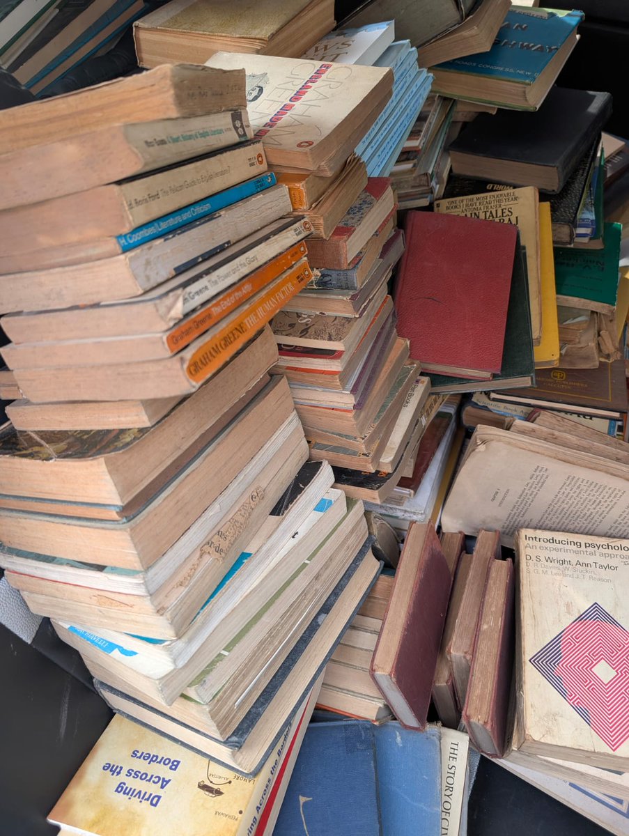 WakeUpYoungster's tweet photo. Big thanks to @RanaBanerji, Ex-IAS officer, for donating books to Wake Up Youngsters Library ! Grateful to @theUdayB  for connecting us. Your support inspires young minds &amp; shapes a brighter future. 
#WakeUpYoungsters https://t.co/6KQwHGpUzj