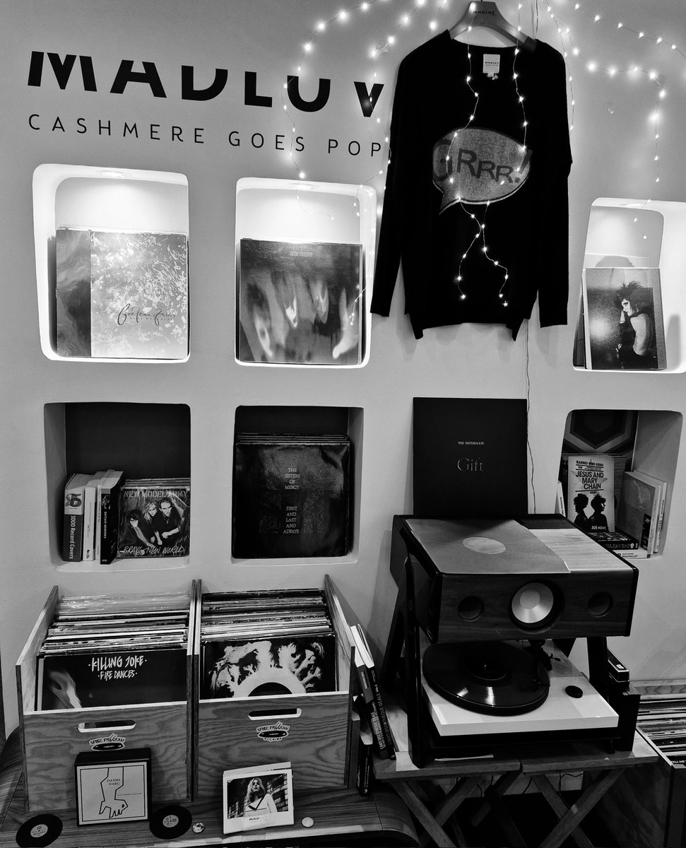 MadluvParis's tweet image. Black Saturday 🔥

Les fondamentaux 
#CocteauTwins #NewModelArmy #TheCure 
#KillingJoke 
#Bauhaus #TheSistersofMercy #TheSisterhood 

Madluv Cashmere Goes Black