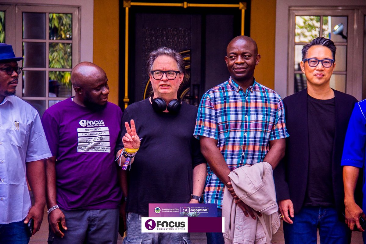 Henryglowz's tweet photo. On my way to the Port Harcourt council for the Ai Adoption summit as a tech photographer it is my duty to bring to you the best and memorable experience.
#Adoption #ai #summit #portharcourt #techphotographer https://t.co/4qJ77WSfz5