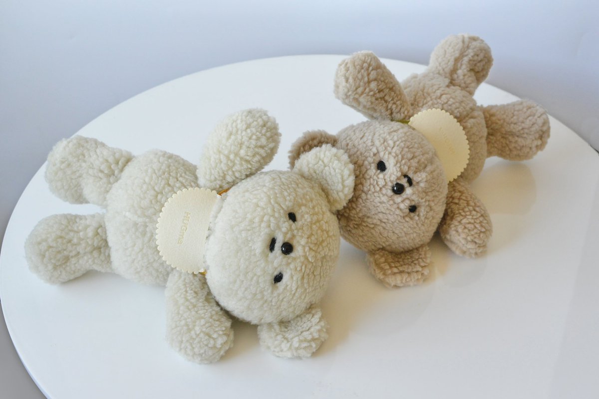 sekonao's tweet photo. mokemonoの「ハグミー2」展
、抱っこおねだりポーズの「HUGma BABY(ハグマベビー)」も連れていきます。まだたっちができないベビーのHUGmaです。以前のHUGmaよりもっとやわらかふかふか。もっとハグしてほしい
#mokemono #hugma https://t.co/BnfKFbszNV