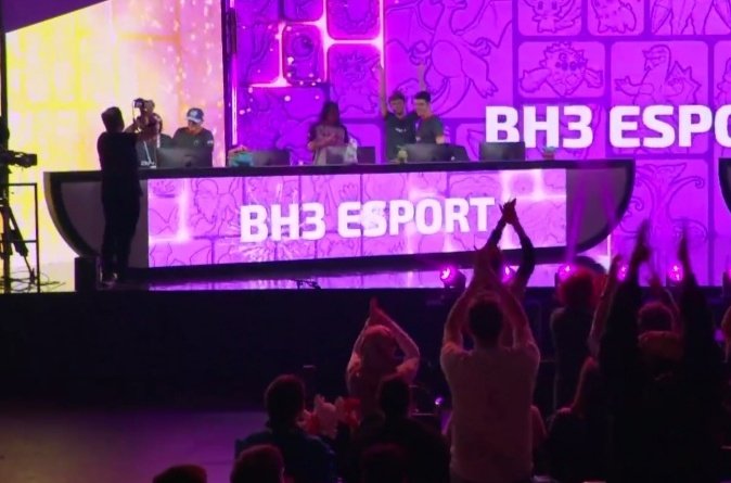 LET'S GOOOOOOOO 🔥🔥

So proud of our team #PokemonUNITE 🫶

We are in 1/4 finale 🤩🤩

On ne les arrête plus !!!

Prochain match contre Orange Juicers 💪💪 !!

On continuuuuuuue 👊

#PokemonEUIC
#UNITEesports