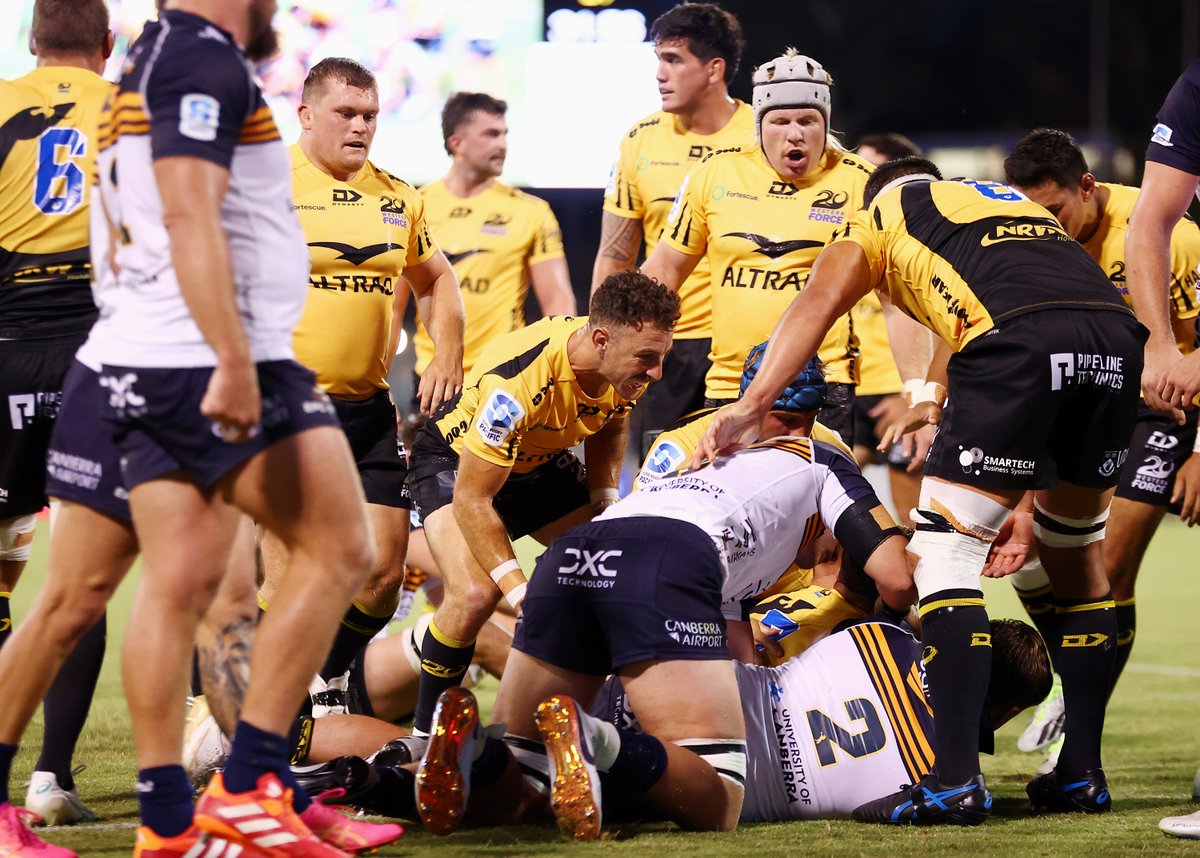 westernforce's tweet photo. 💪 Down to 13 players &amp; BPA finds a way to score to re-claim the lead

🐴 Brumbies 42-45 Force 🦢

5 minutes to go, live on @9Gem &amp; @StanSportRugby 

#StrongerTogether #SuperRugbyPacific https://t.co/E6WROjWpxV