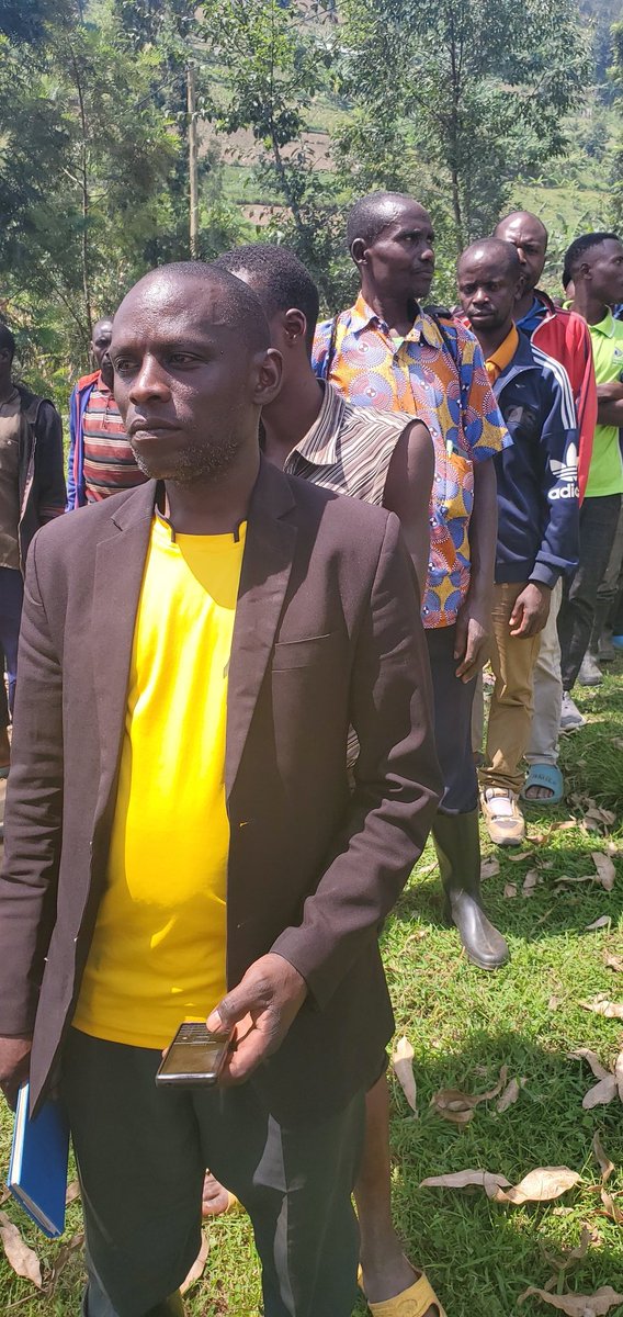 <a href="/GashenyiSector1/">GASHENYI Sector Official Page</a> Umuganda usoza ukwezi kwa Gashyantare 2025, hari gukorwa n'igikorwa cyo gutora ku myanya itaririmo abayobozi mu midugudu itandukanye @GakenkeDistric <a href="/gahundemaurice/">Maurice Mugabowagahunde</a> <a href="/RwandaLocalGov/">Ministry of Local Government | Rwanda</a>