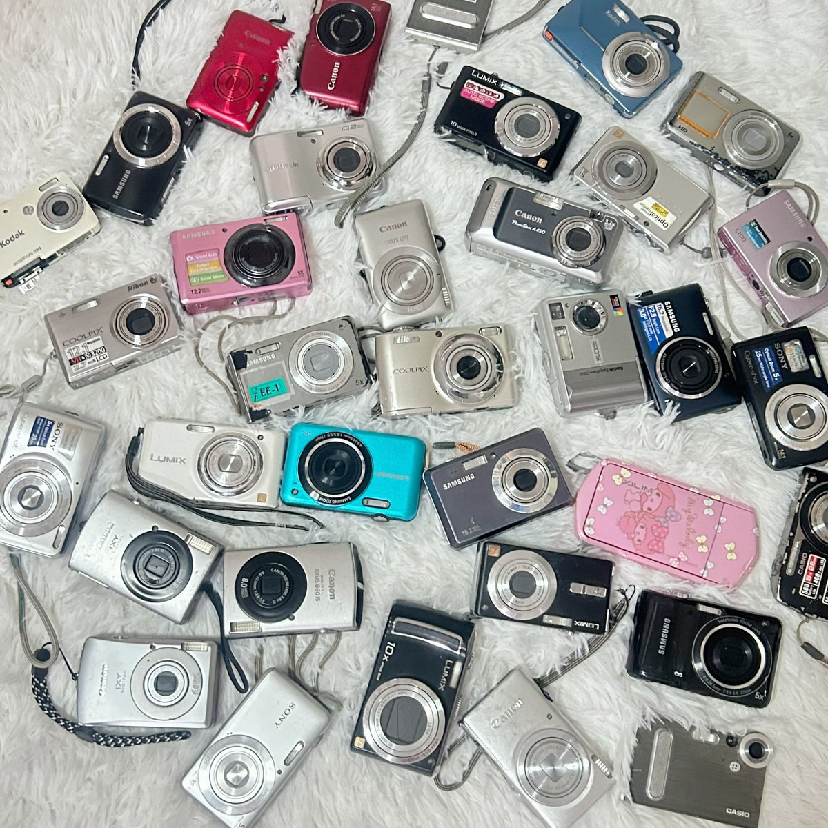 new lot 🎀🙌🏻Tomorrow(23/02)!!  20:30 jer gun ka มีรูปรีวิวทุกตัวว ราคาเริ่มต้นถูกมาก ใครอยากให้เรียกปักเลยย rare mak😋✨รวมรุ่นฮิตสุดๆ ราคาดีแน่นอน🥵

 #กล้องดิจิตอลมือสอง  #กล้องดิจิตอลเก่า  #กล้องดิจิตอล #ส่งต่อกล้อง #กล้องดิจิตอลคอมแพค #กล้องดิจิตอล90 #กล้องมือ2 #ส่งต่อcintage