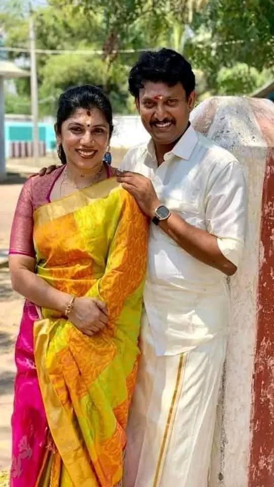 Dr_Poornima_BDS's tweet photo. ⚫🔴🎊🎊⚫🔴
இன்று திருமண நாள் காணும் மாண்புமிகு பள்ளி கல்வித் துறை அமைச்சர்
திரு.@Anbil_Mahesh அவர்கள்
திருமதி.ஜனனி தம்பதியருக்கு ராணிப்பேட்டை மாவட்ட அறங்காவலர் குழு சார்பில் பிறந்தநாள் வாழ்த்துக்களை தெரிவித்துக் கொள்கிறேன்.
⚫🔴💐💐⚫🔴
#HappyAnniversarybothofyou
#GodBlessBoth https://t.co/VKyaucrYSY