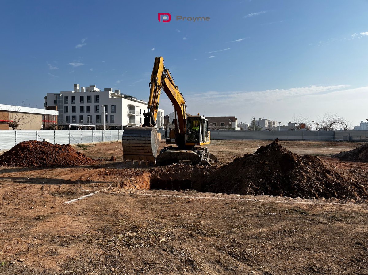 ProymeESP's tweet photo. Arrancamos las obras de un complejo inmobiliario que contará con 87 viviendas distribuidas en varios bloques. Este proyecto no solo ofrecerá un hogar, sino que también incluirá zonas verdes y una piscina al aire libre.🌳🏊‍♂️ Gracias al Promotor que nos ha confiado este proyecto🏡💚 https://t.co/wPJayaIJcP