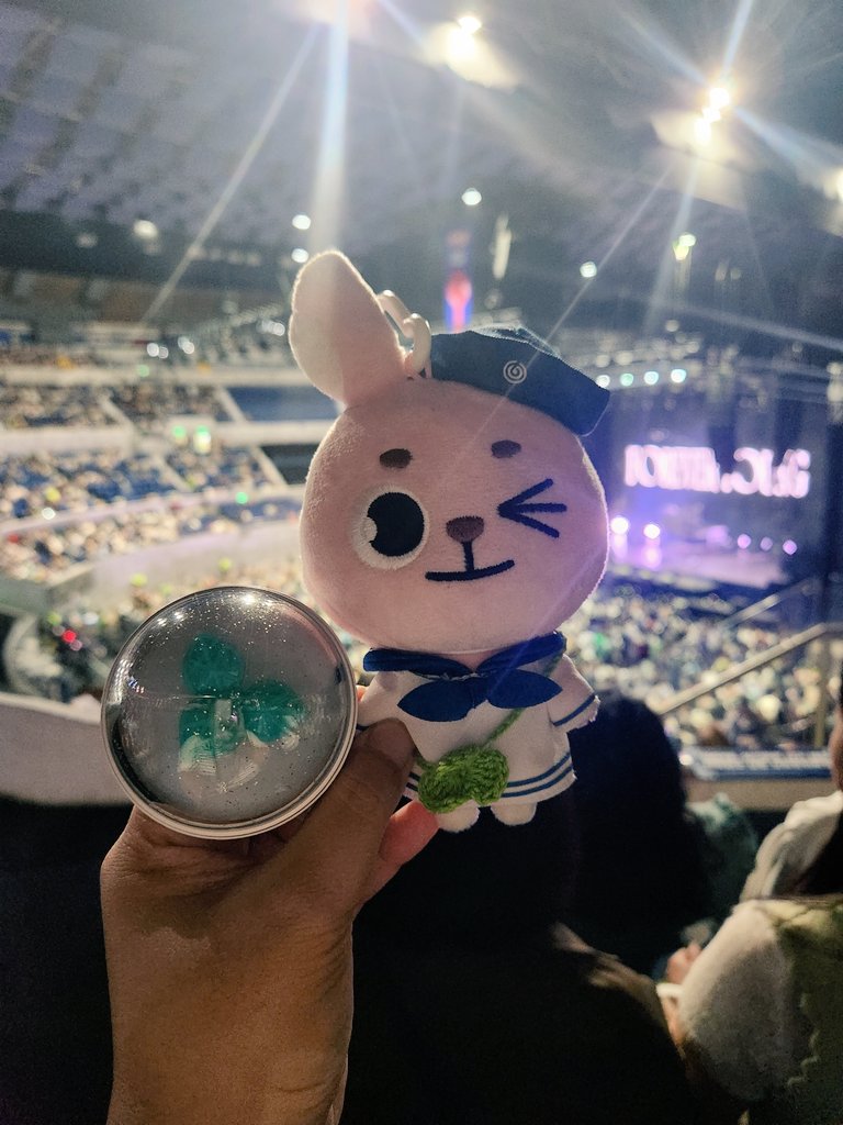 오랜만이야~ pil's first time by himself but first stress free concert as well 😌