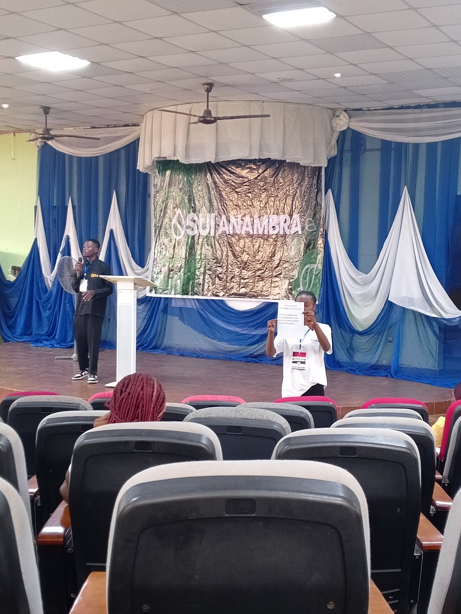 derahchukwu0's tweet photo. Live at Sui Anambra 

Love with @Silverhard_ 

#suianambra101
#suiamofficial
#scaleupnigeria
#axolnigeria https://t.co/BidSw1GVlG