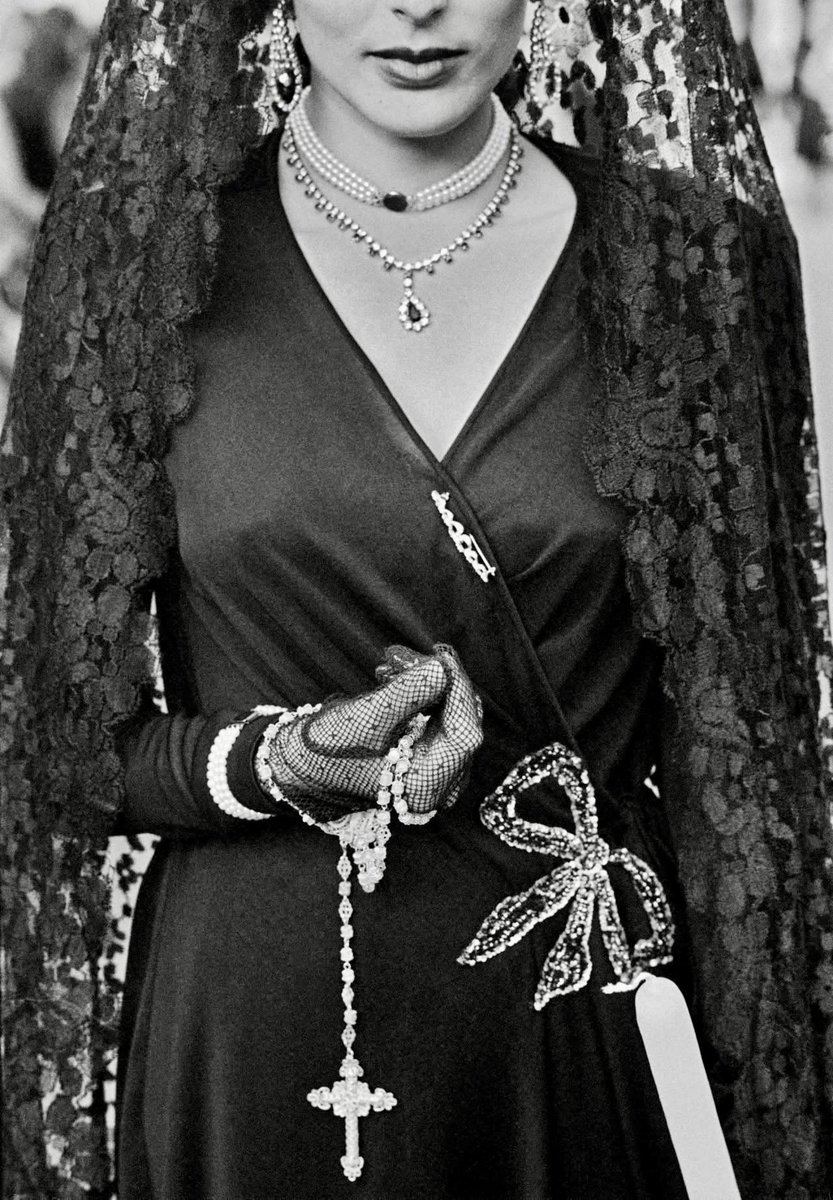 mamboitaliano__'s tweet photo. The Spanish and Southern Italian Catholic aesthetic in traditional ceremonial attire from the past is simply extraordinary 📿 https://t.co/ROioaJ9ynK