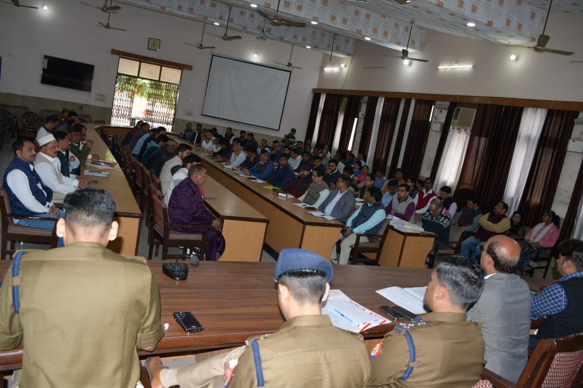 DM MUZAFFARNAGAR (@dmmuzaffarnagar) on Twitter photo рдЖрдЧрд╛рдореА рддреНрдпреМрд╣рд╛рд░реЛрдВ рдХреЛ рд╕рдХреБрд╢рд▓ рд╕рдореНрдкрдиреНрди рдХрд░рд╛рдиреЗ, рд╕реБрд░рдХреНрд╖рд╛ рд╡реНрдпрд╡рд╕реНрдерд╛ рдХреЛ рд╕реБрджреГрдврд╝ рдХрд░рдиреЗ рддрдерд╛ рд╢рд╛рдиреНрддрд┐ рдПрд╡рдВ рд╕реМрд╣рд╛рд░реНрджрдкреВрд░реНрдг рд╡рд╛рддрд╛рд╡рд░рдг рдмрдирд╛рдпреЗ рд░рдЦрдиреЗ рдХреЗ рд▓рд┐рдП рд╡рд░рд┐рд╖реНрда рдкреБрд▓рд┐рд╕ рдЕрдзреАрдХреНрд╖рдХ рдореБрдЬрдлреНрдлрд░рдирдЧрд░ рдПрд╡рдВ рдЕрдиреНрдп рдкреБрд▓рд┐рд╕ рдкреНрд░рд╢рд╛рд╕рдирд┐рдХ рдЕрдзрд┐рдХрд╛рд░рд┐рдпреЛрдВ рдХреЗ рд╕рд╛рде рдЬрд┐рд▓рд╛ рдкрдВрдЪрд╛рдпрдд рд╕рднрд╛рдЧрд╛рд░ рдореЗрдВ рдЧрдгрдорд╛рдиреНрдп рд╡реНрдпрдХреНрддрд┐рдпреЛрдВ рдПрд╡рдВ рдзрд░реНрдордЧреБрд░реБрдУрдВ рдХреЗ рд╕рд╛рде рдмреИрдардХ рдХреА рддрдерд╛ рд╕рднреА рдЖрдЧрд╛рдореА рддреНрдпреМрд╣рд╛рд░реЛрдВ рдХреЛ рд╕рдХреБрд╢рд▓ рд╕рдореНрдкрдиреНрди рдХрд░рд╛рдиреЗ, рд╕реБрд░рдХреНрд╖рд╛ рд╡реНрдпрд╡рд╕реНрдерд╛ рдХреЛ рд╕реБрджреГрдврд╝ рдХрд░рдиреЗ рддрдерд╛ рд╢рд╛рдиреНрддрд┐ рдПрд╡рдВ рд╕реМрд╣рд╛рд░реНрджрдкреВрд░реНрдг рд╡рд╛рддрд╛рд╡рд░рдг рдмрдирд╛рдпреЗ рд░рдЦрдиреЗ рдХреЗ рд▓рд┐рдП рд╡рд░рд┐рд╖реНрда рдкреБрд▓рд┐рд╕ рдЕрдзреАрдХреНрд╖рдХ рдореБрдЬрдлреНрдлрд░рдирдЧрд░ рдПрд╡рдВ рдЕрдиреНрдп рдкреБрд▓рд┐рд╕ рдкреНрд░рд╢рд╛рд╕рдирд┐рдХ рдЕрдзрд┐рдХрд╛рд░рд┐рдпреЛрдВ рдХреЗ рд╕рд╛рде рдЬрд┐рд▓рд╛ рдкрдВрдЪрд╛рдпрдд рд╕рднрд╛рдЧрд╛рд░ рдореЗрдВ рдЧрдгрдорд╛рдиреНрдп рд╡реНрдпрдХреНрддрд┐рдпреЛрдВ рдПрд╡рдВ рдзрд░реНрдордЧреБрд░реБрдУрдВ рдХреЗ рд╕рд╛рде рдмреИрдардХ рдХреА рддрдерд╛ рд╕рднреА