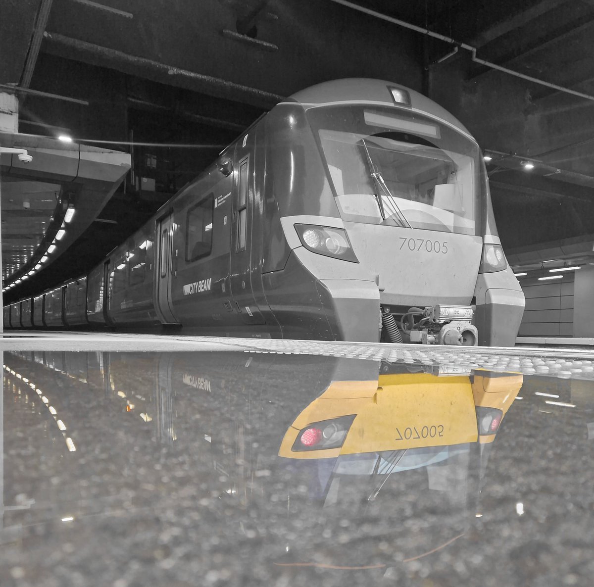 Jezzatrainman's tweet image. Reflections of a Beam