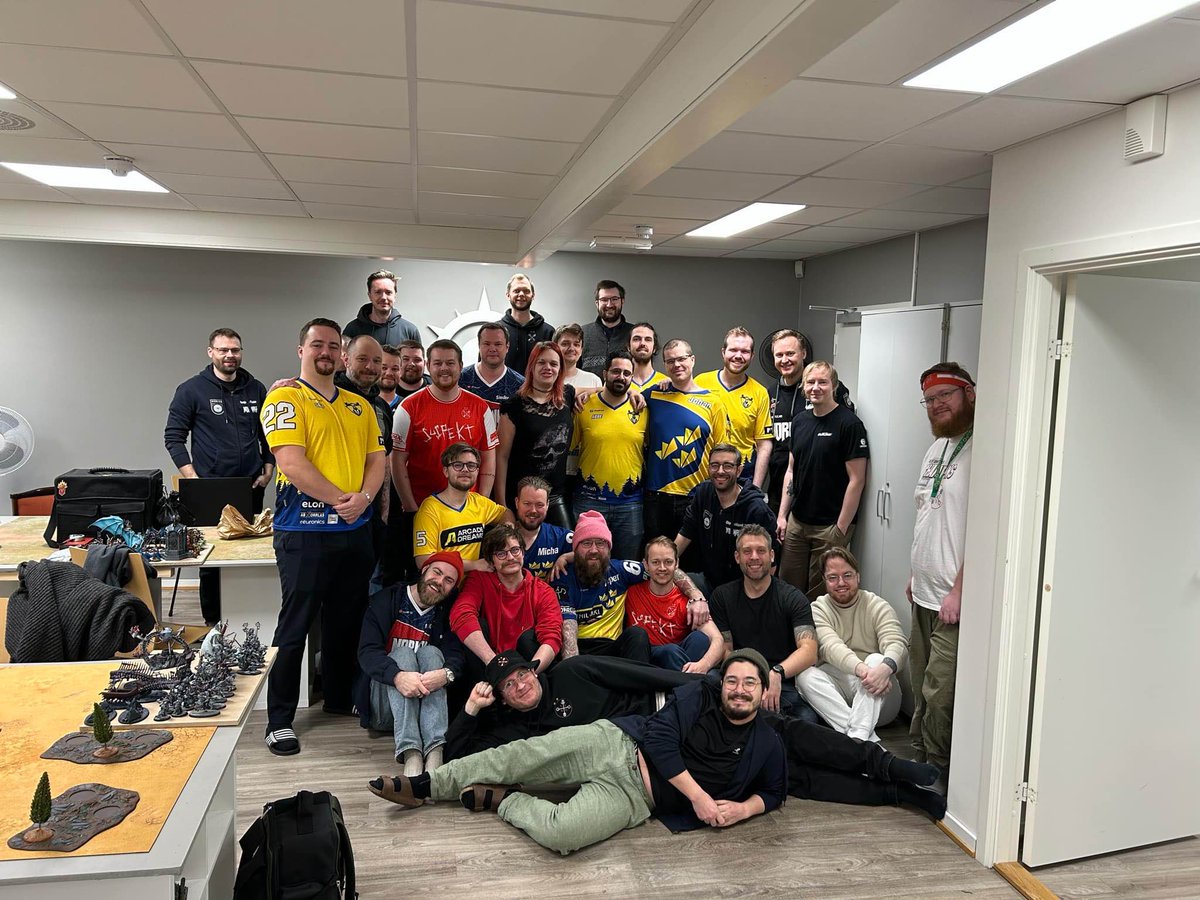 Round one on the go! Sweden vs Denmark and Norway vs mercs! Look at this fine gathering of people! #aosworlds25 #nordicmasters