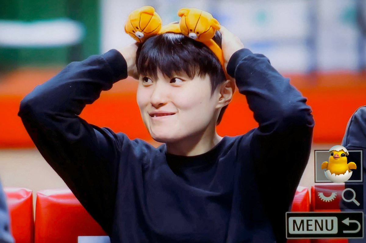 soomyeonbujok's tweet photo. 처음부터 심수를 위해 겟한 공아지머리띠 드디어 주인찾아갓오요 🤩🤩🤩🤩🤩🤩🤩🤩🤩 https://t.co/9epftRZu4O